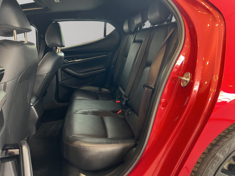 Mazda Mazda 3 5 pts. HB Signature, 2.5T, TA, piel, s. Bose, RA-18, 4x4 2023